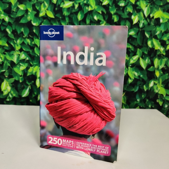 Lonely Planet Discover India Guide Book - Picture 1 of 1